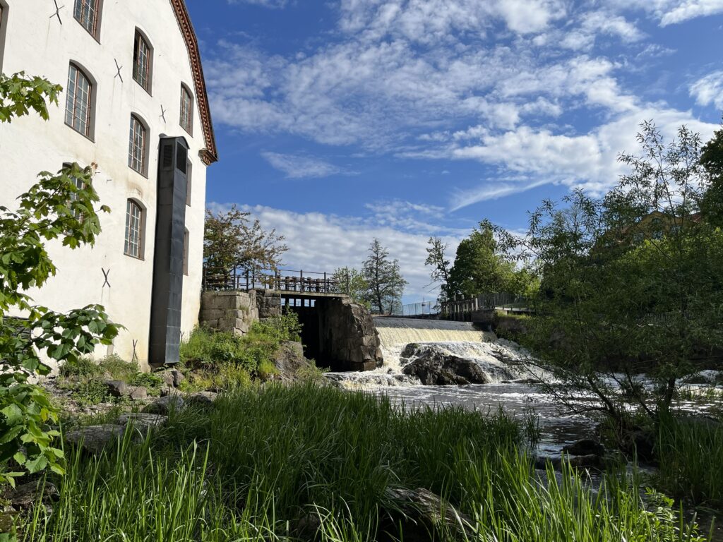 Huset och forsen vid Ulva kvarn
